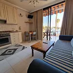 Апартаменти Paradise Court 1 Bedroom With Pool,