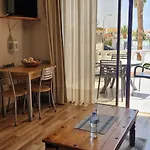 Апартаменти Paradise Court 1 Bedroom With Pool,
