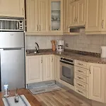 Paradise Court 1 Bedroom With Pool, Апартаменти