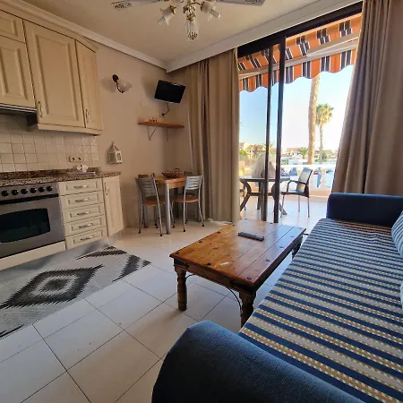 Апартаменти Paradise Court 1 Bedroom With Pool,