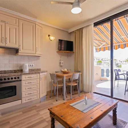 Paradise Court 1 Bedroom With Pool, Apartman *
