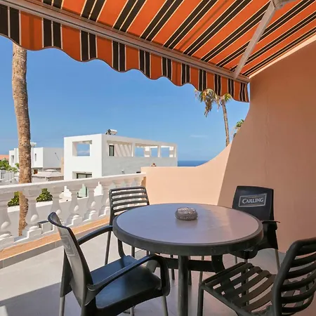 Апартаменти Paradise Court 1 Bedroom With Pool,