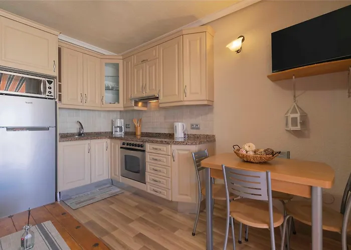 Paradise Court 1 Bedroom With Pool, Apartment *