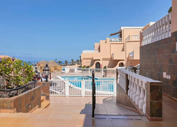 Apartment Paradise Court 1 Bedroom With Pool, Costa Adeje (Tenerife)