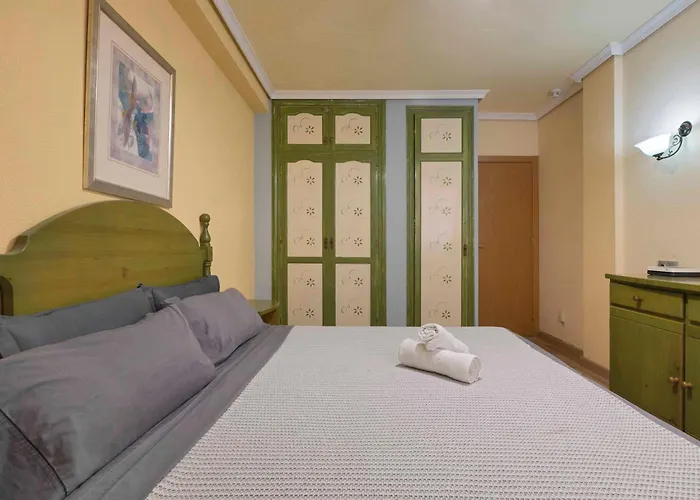 Paradise Court 1 Bedroom With Pool, Apartment *