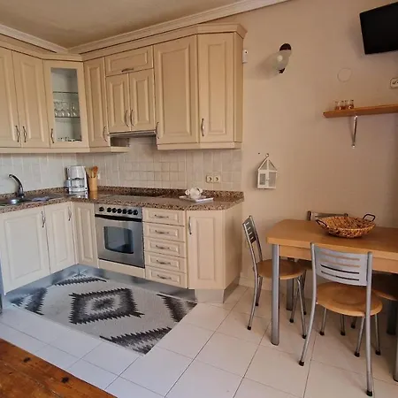 Paradise Court 1 Bedroom With Pool, Апартаменты Адехе